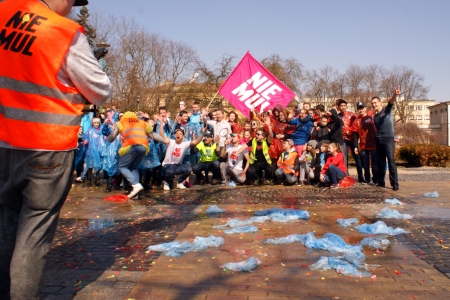 Wszyscu mokrzy ale uśmiechnięci- tak sie bawi Niemul