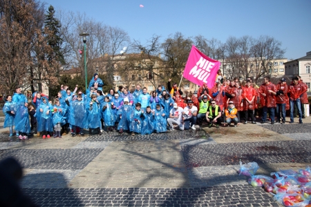 Grupowe zdjęcie wszystkich uczestników wodnej wojny w Lublinie