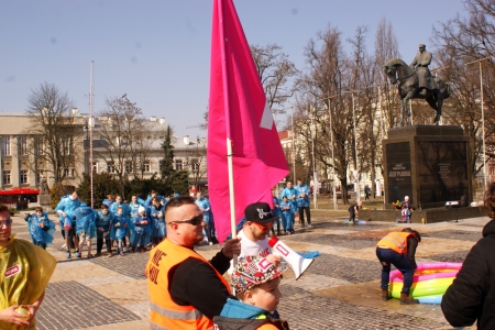 Flaga Niemula powiewająca na wietrze