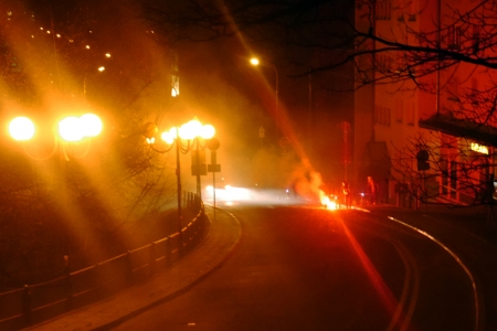 Zjazd trikami z racami po ul. Oboźnej